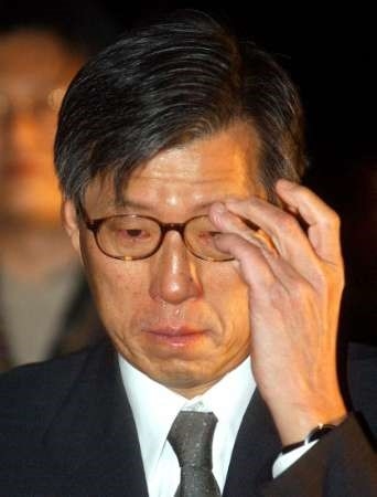 Nhung chaebol Han chao dao vi chuyen 'huynh de tuong tan' hinh anh 3