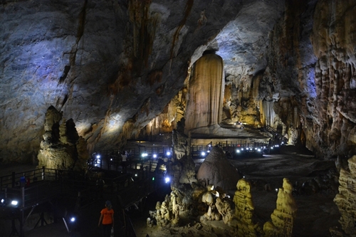 tranh-cai-ve-de-xuat-thi-hoa-hau-trong-dong-thien-duong