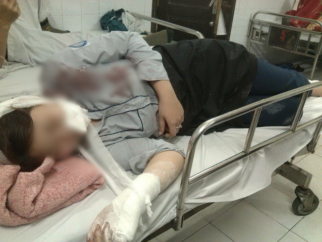 Vụ nữ sinh lớp 10 bị đánh bất tỉnh: Hẹn nhau giải quyết mâu thuẫn vì “dám” nhìn đểu ở quán trà sữa - Ảnh 2.