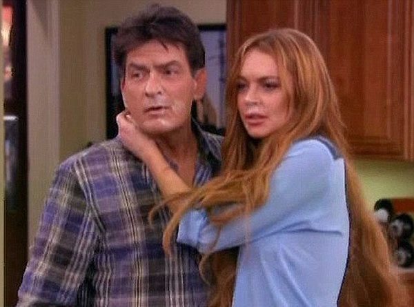 charlie-sheen-ke-ve-mot-dem-len-giuong-voi-lindsay-lohan-1