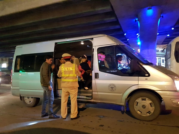 Hà Nội, chuyển bến Mỹ Đình, xe khách chạy chui, xe hợp đồng trá hình, CSGT xử phạt xe dù, CSGT đóng giả xe ôm