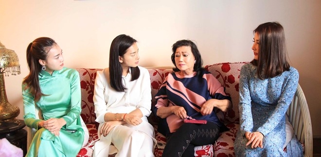 Dan my nhan 'Co Ba Sai Gon' hoc cach an noi, di dung hinh anh 1