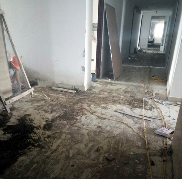 Hà Nội: Háo hức nhận nhà, nhiều cư dân tá hỏa khi chung cư vẫn là... bãi chiến trường - Ảnh 4.