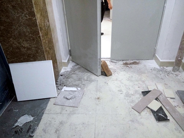 Hà Nội: Háo hức nhận nhà, nhiều cư dân tá hỏa khi chung cư vẫn là... bãi chiến trường - Ảnh 6.