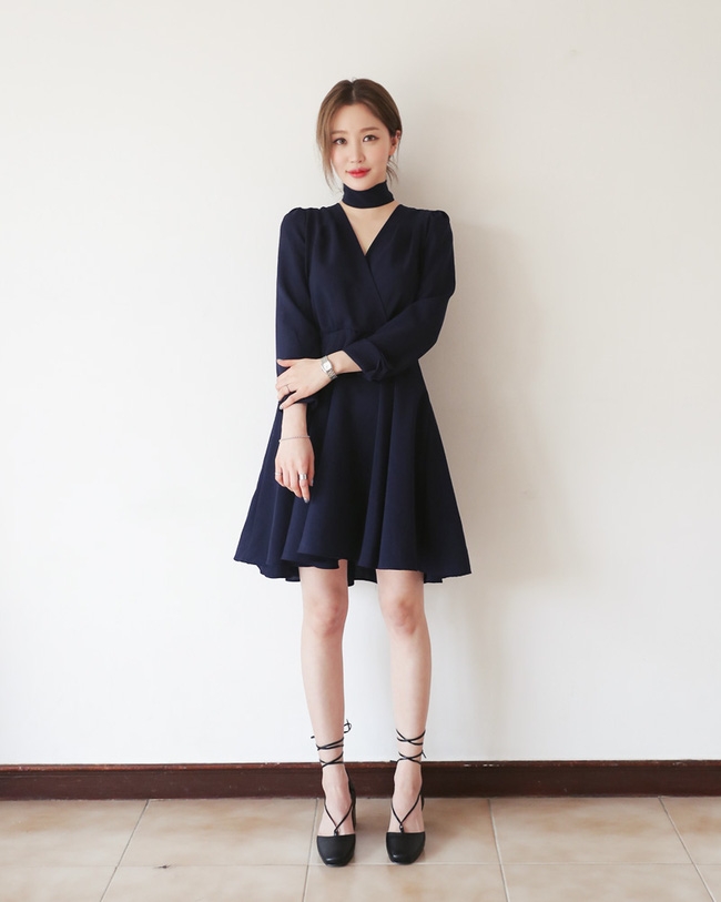 Thời tiết mát mẻ, nàng công sở tha hồ đẹp xinh với đủ kiểu váy sơmi đến sở làm mỗi ngày - Ảnh 10.