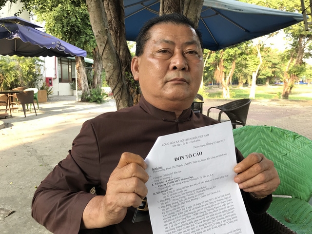 Ông Võ Công Bình cho biết phần đất trên thuộc quyền sử dụng của mình nên ông làm hàng rào để đảm bảo an ninh