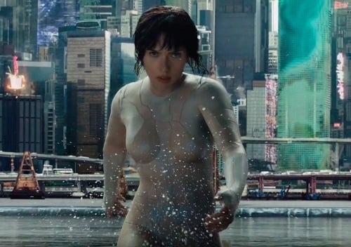 scarlett-johansson-mac-ao-tang-hinh-hanh-dong-trong-phim-moi