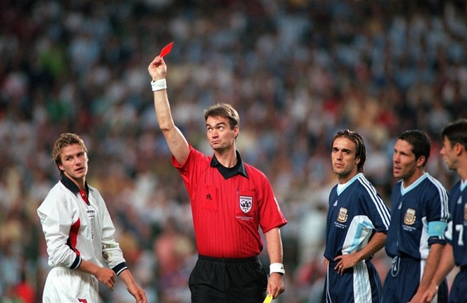 Simeone xat muoi vao tam the do oan nghiet cua Beckham hinh anh 1