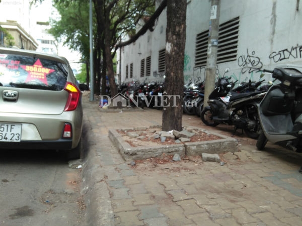 nhieu bai giu xe ngay trung tam quan 1 van chiem tron via he hinh anh 4