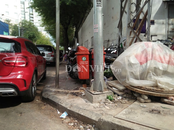 nhieu bai giu xe ngay trung tam quan 1 van chiem tron via he hinh anh 10
