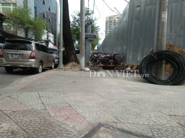 nhieu bai giu xe ngay trung tam quan 1 van chiem tron via he hinh anh 11