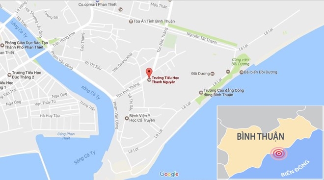 Nhom bao ve chia sung, cong tay chu truong giua san truong hinh anh 3