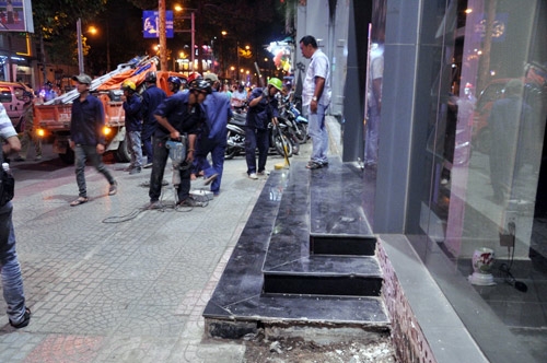 Nửa đêm ông Đoàn Ngọc Hải chỉ đạo cẩu xe sang, “xử” quán nhậu hình ảnh 3 nua dem ong doan ngoc hai chi dao cau xe sang, “xu” quan nhau hinh anh 3