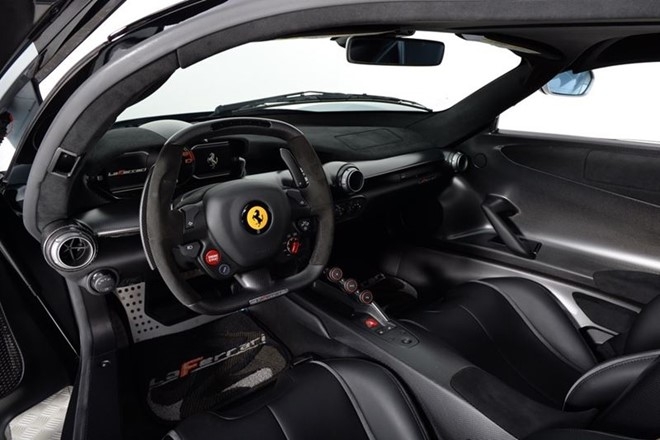 Sieu xe Ferrari LaFerrari cu mau bac rao gia 4 trieu USD hinh anh 2