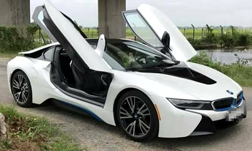 hien-tuong-bmw-i8-hon-mot-nam-mat-gia-gan-3-ty-tai-viet-nam