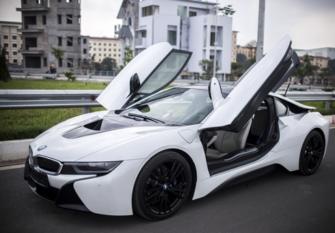 vi-dau-bmw-i8-hap-dan-nguoi-viet