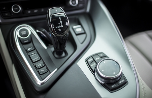 vi-dau-bmw-i8-hap-dan-nguoi-viet-6