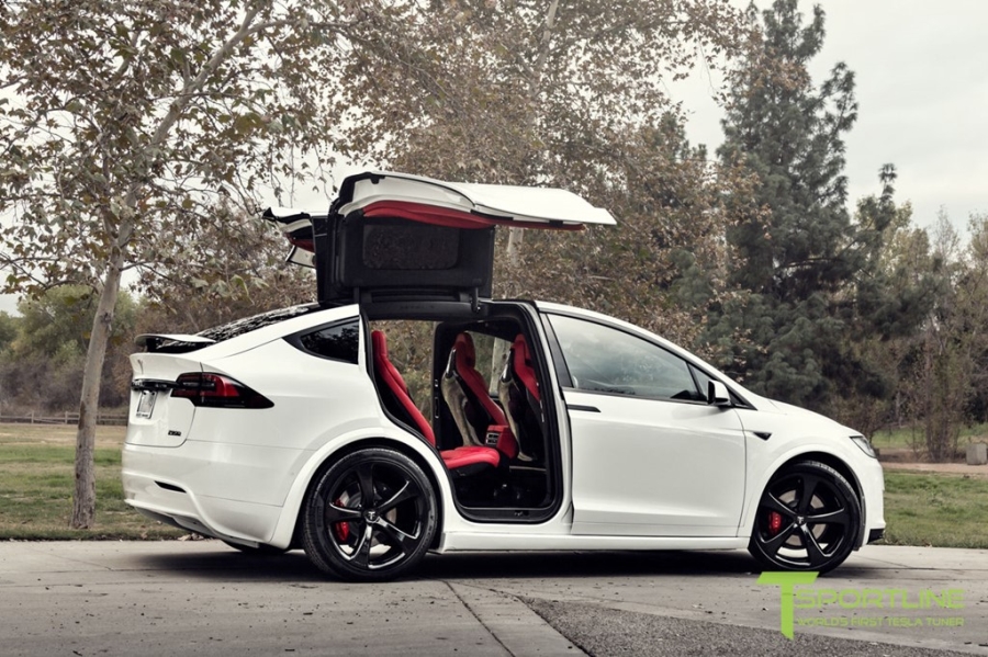 Xe dien Tesla Model X noi that Bentley rao gia 180.000 USD hinh anh 2