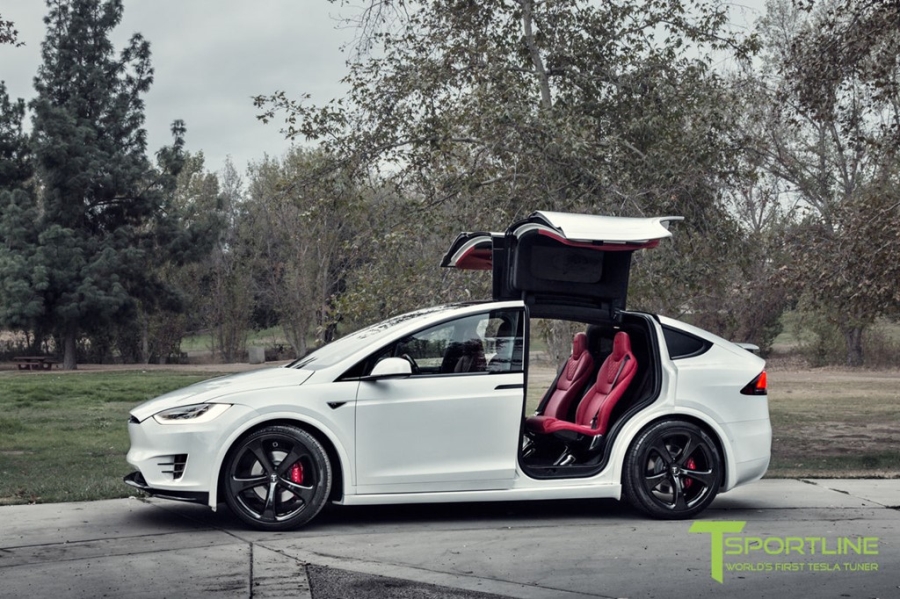 Xe dien Tesla Model X noi that Bentley rao gia 180.000 USD hinh anh 6