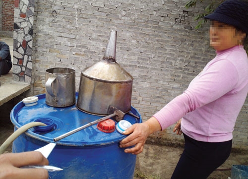 Cơ quan chức năng Bắc Ninh ra quân xử lý rượu giả, không phép để ngăn ngừa rượu độc trà trộn với các loại rượu có tiếng tại Bắc Ninh, bán ra Hà Nội.