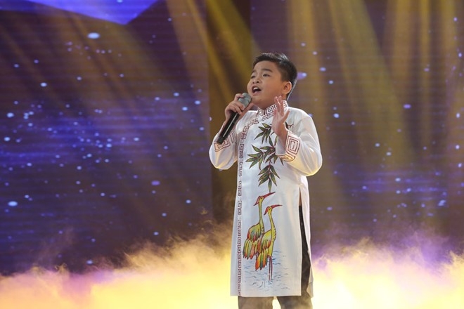 Be 9 tuoi duoc Quang Linh vi la 'ban sao nhi' Tung Duong hinh anh 1