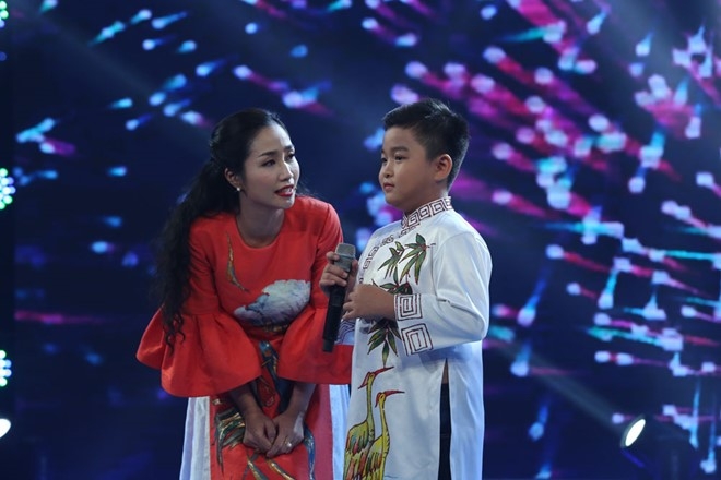 Be 9 tuoi duoc Quang Linh vi la 'ban sao nhi' Tung Duong hinh anh 2