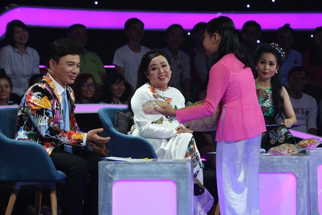 Be 9 tuoi duoc Quang Linh vi la 'ban sao nhi' Tung Duong hinh anh 10