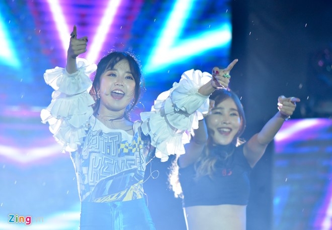 Fan Viet 'doi' mua xem than tuong Han bieu dien hinh anh 10