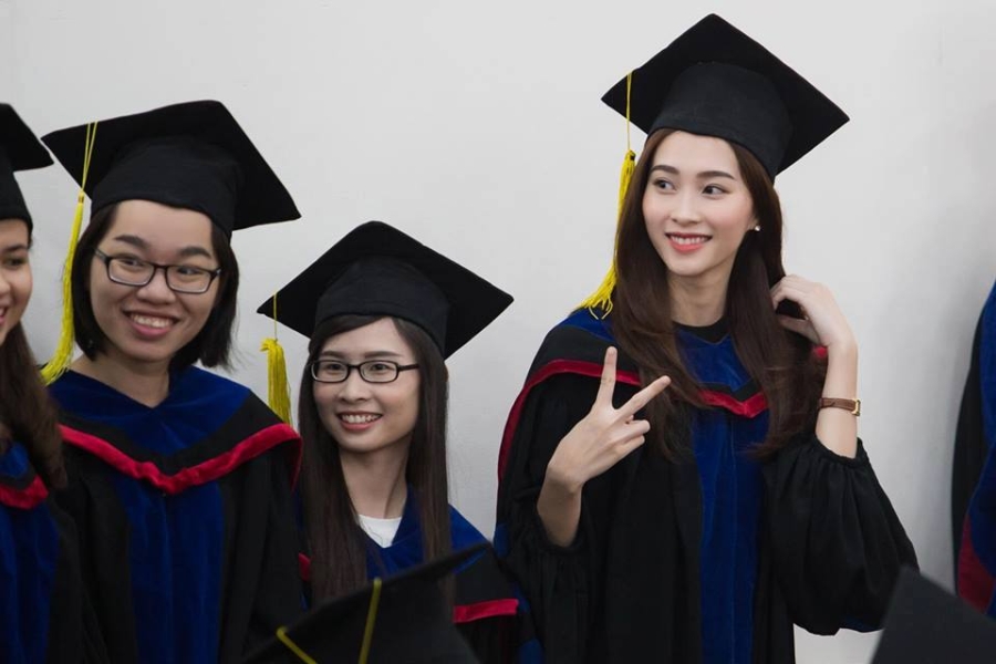 Hoa hậu Đặng Thu Thảo, tốt nghiệp đại học