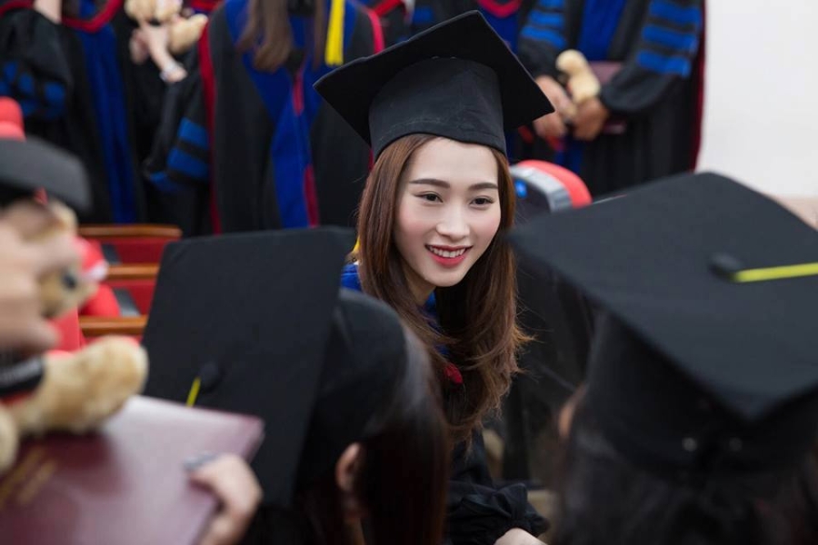 Hoa hậu Đặng Thu Thảo, tốt nghiệp đại học