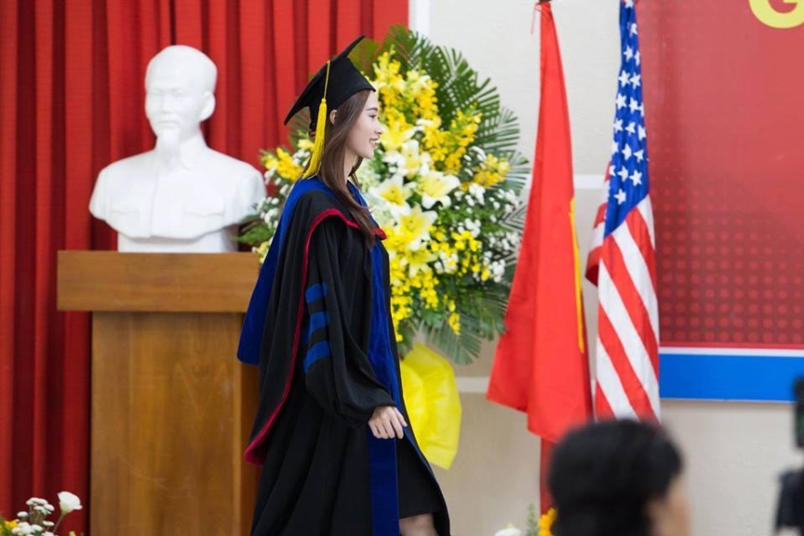 Hoa hậu Đặng Thu Thảo, tốt nghiệp đại học