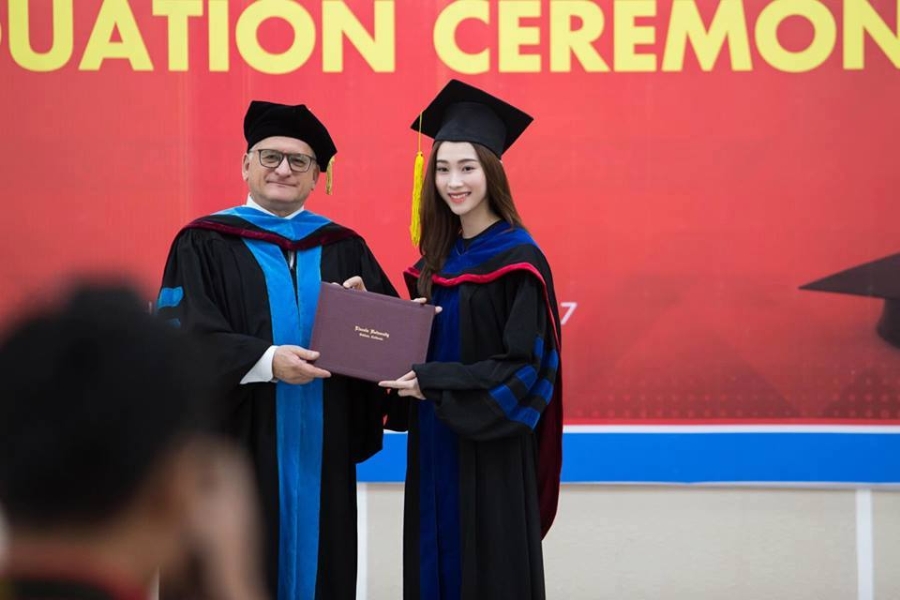 Hoa hậu Đặng Thu Thảo, tốt nghiệp đại học