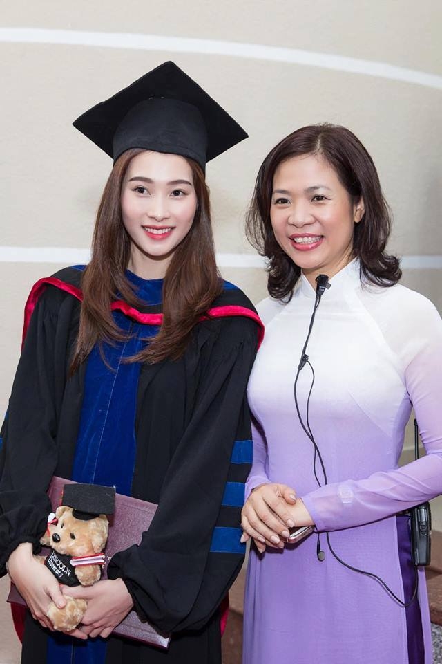 Hoa hậu Đặng Thu Thảo, tốt nghiệp đại học