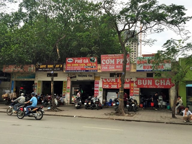  Các nhà trên đường Ngụy Như Kon Tum được đánh số lần lượt từ trái sang phải như sau: 68N, 86, 5, kiot số 6, kiot số 5. 