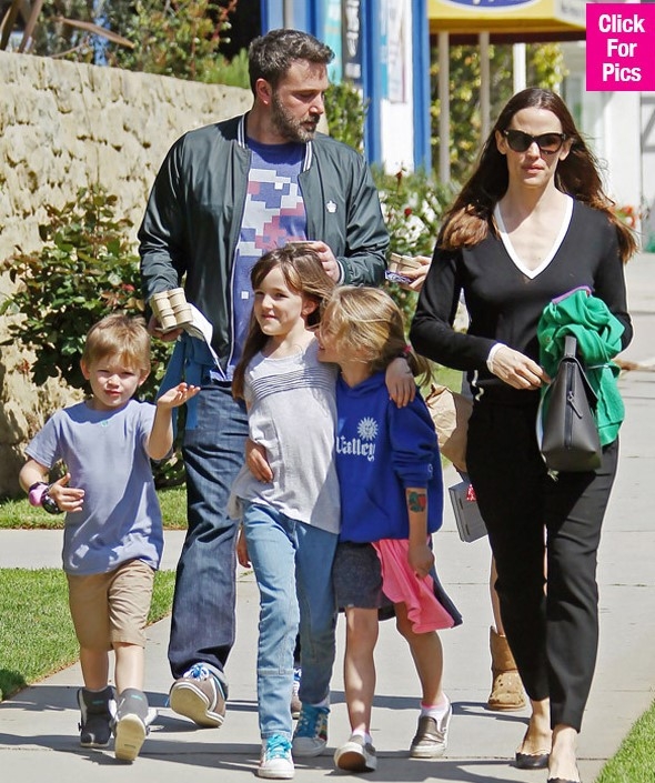 Ben Affleck vui ve ben vo cu sau khi huy don ly hon hinh anh 1