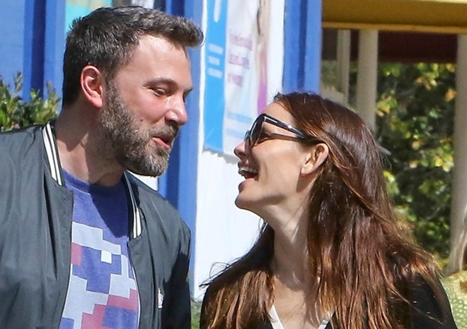Ben Affleck vui ve ben vo cu sau khi huy don ly hon hinh anh 2