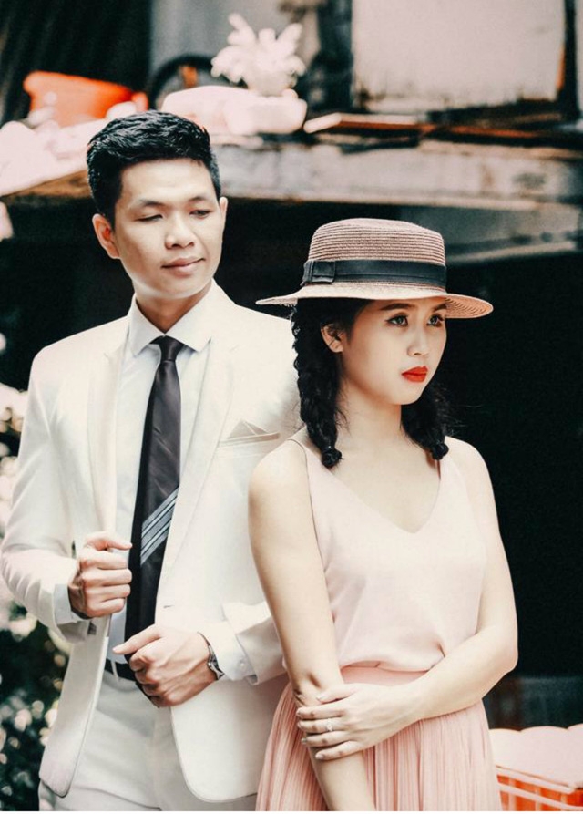 Tự nhủ với lòng, mình thích nghe anh ấy nói, nhìn anh ấy cười, và muốn cùng anh ấy làm mọi việc trên đời chỉ là do sự chuếnh choáng của hơi men mang lại.