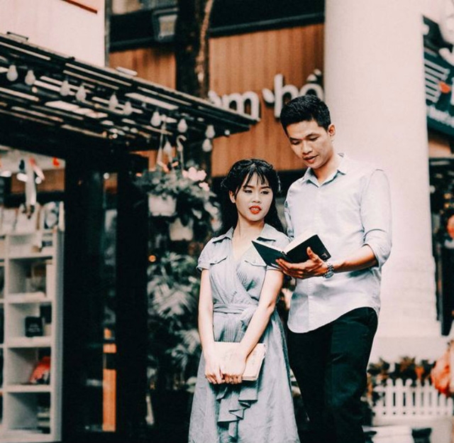 Và tôi hiểu đó không đơn thuần chỉ là ước muốn nông nổi của tuổi trẻ mơ mộng hay ảo giác điên rồ của một đêm say. Đối với tôi, đó lại là tình yêu tôi muốn ôm ấp cả cuộc đời.