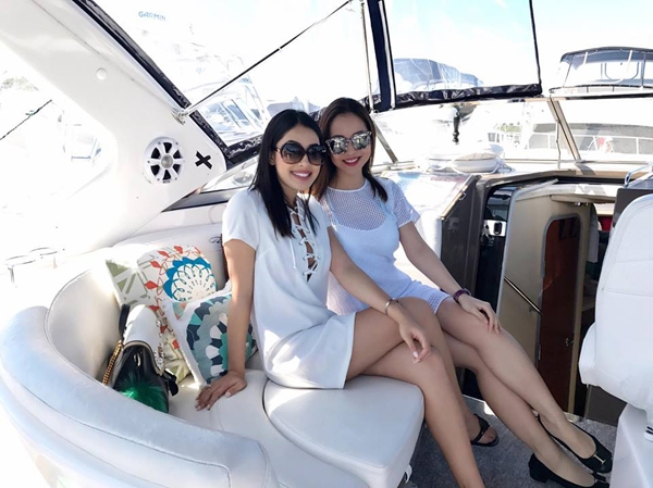 jennifer-pham-tu-tin-mac-bikini-khoe-dang-ben-em-gai-1