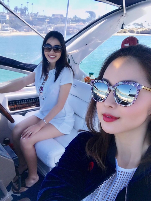 jennifer-pham-tu-tin-mac-bikini-khoe-dang-ben-em-gai-2