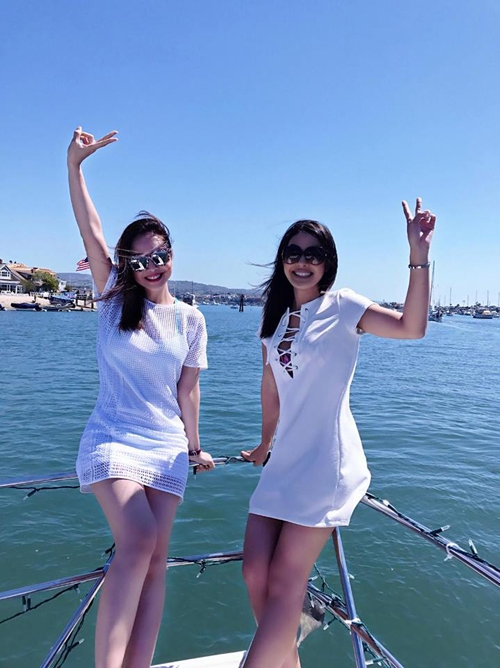 jennifer-pham-tu-tin-mac-bikini-khoe-dang-ben-em-gai-3