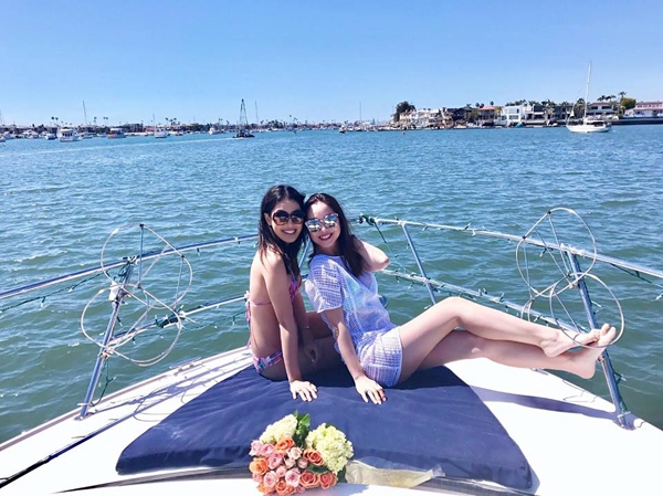 jennifer-pham-tu-tin-mac-bikini-khoe-dang-ben-em-gai-4