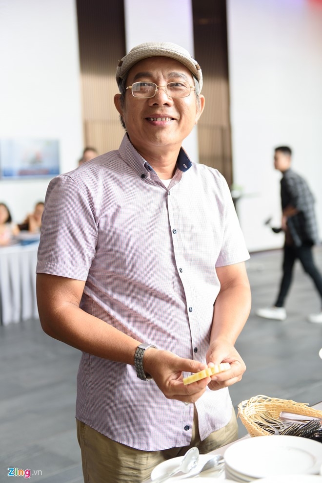 Minh Nhi ke chuyen di xin vai dien cho Viet Huong hinh anh 2
