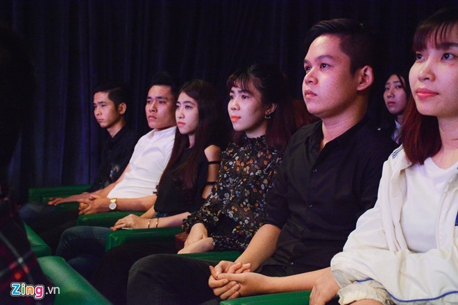 Minh Nhi ke chuyen di xin vai dien cho Viet Huong hinh anh 3