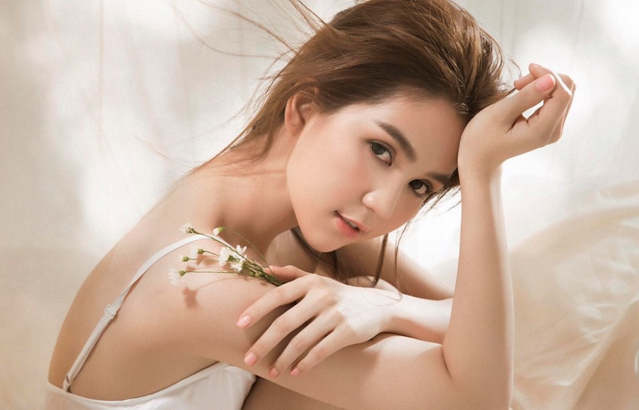 ngoc trinh sexy nong bong, nguoi tinh cu co tiec sau 2 thang chia tay? hinh anh 3