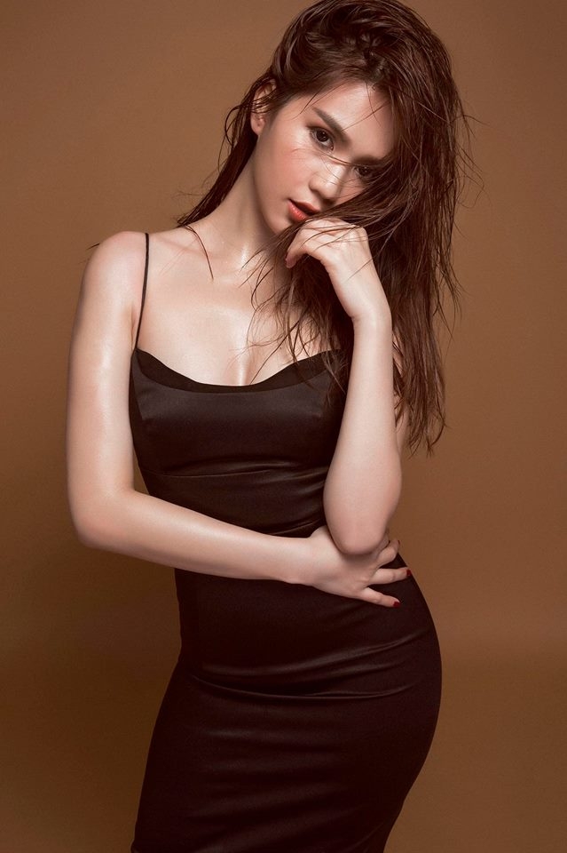 ngoc trinh sexy nong bong, nguoi tinh cu co tiec sau 2 thang chia tay? hinh anh 11
