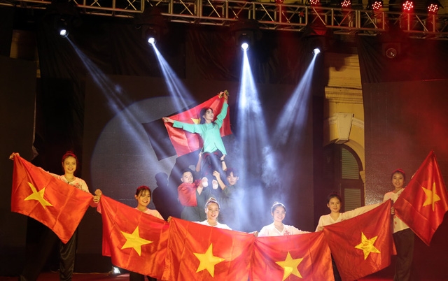  Tiết mục thi tài năng múa dân gian với chủ đề về sự kiên cường của người phụ nữ thời chiến tranh do chính Phương Thảo dàn dựng từ câu chuyện có thật của một người quen 