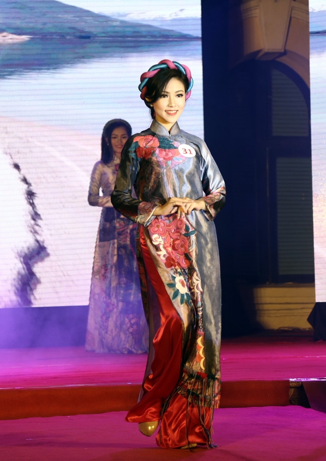  Á quân Hà Minh Thư cũng được đánh giá cao bởi nhan sắc và tài năng vũ đạo 