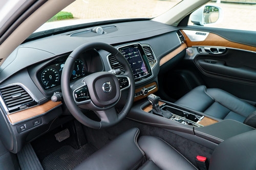 Volvo XC90: Xe sang Thụy Điển giá 3 tỷ đồng tại Việt Nam - 4