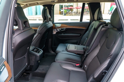 Volvo XC90: Xe sang Thụy Điển giá 3 tỷ đồng tại Việt Nam - 5